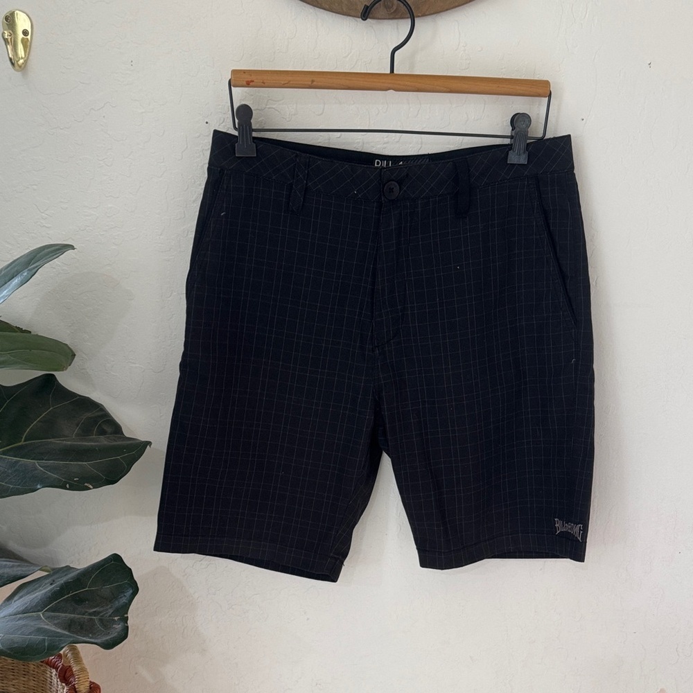 Billabong Black Plaid Men’s Shorts Embroidered Size 32 inseam 8.5/9